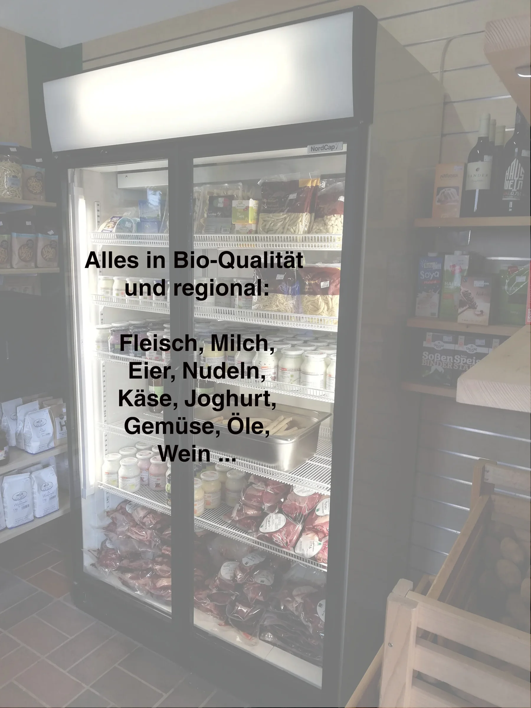Einblick in den Hofladen mit regionalen Produkten in Bio-Qualität.
