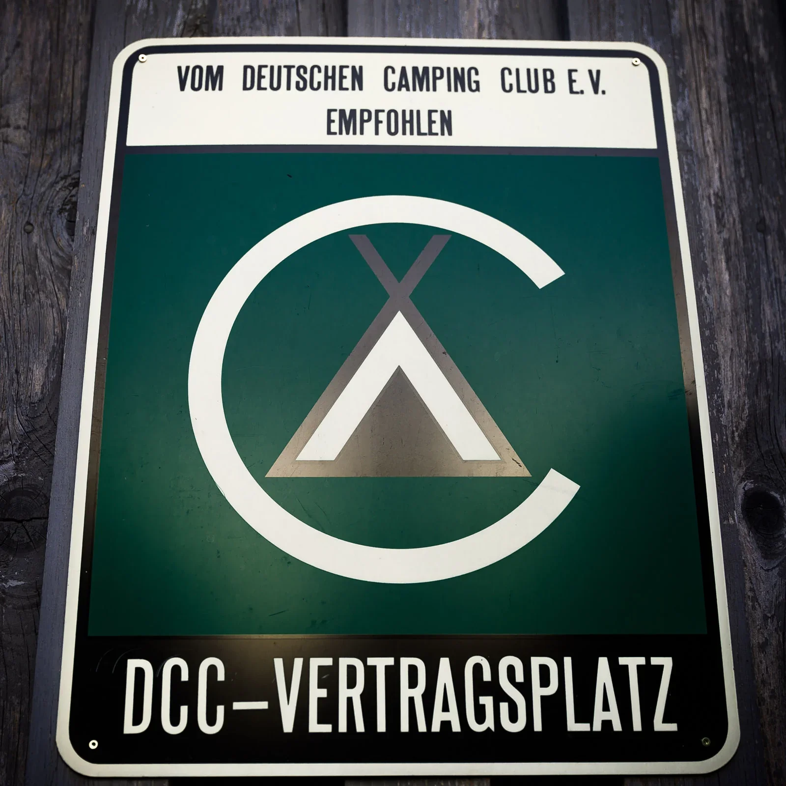 DCC-Schild aus dem Bildarchiv des Campingplatzes; keine Aussage über eine aktuelle Auszeichnung.