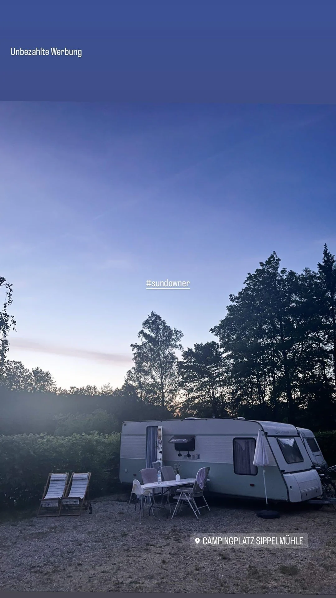 Campingplatz in der Abenddämmerung.